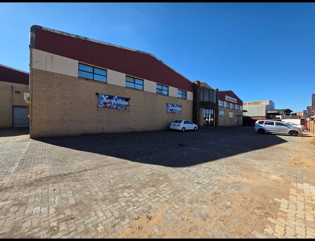 6,000M² WAREHOUSE FOR SALE IN CROWN